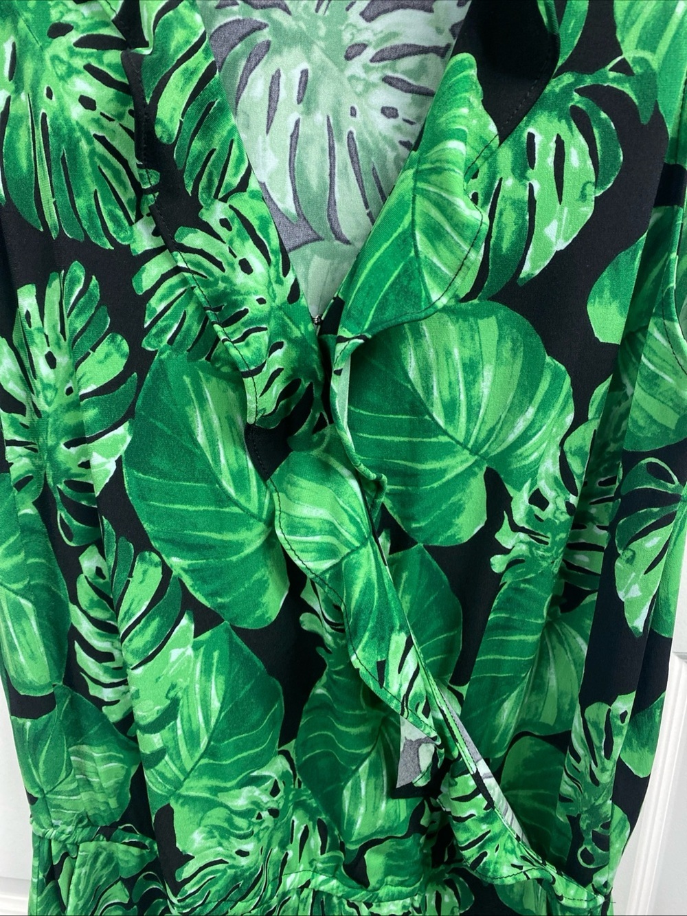 White House Black Market Orchid Palm Leaf Ruffle Summer Romper Tropical XS - Picture 3 of 9